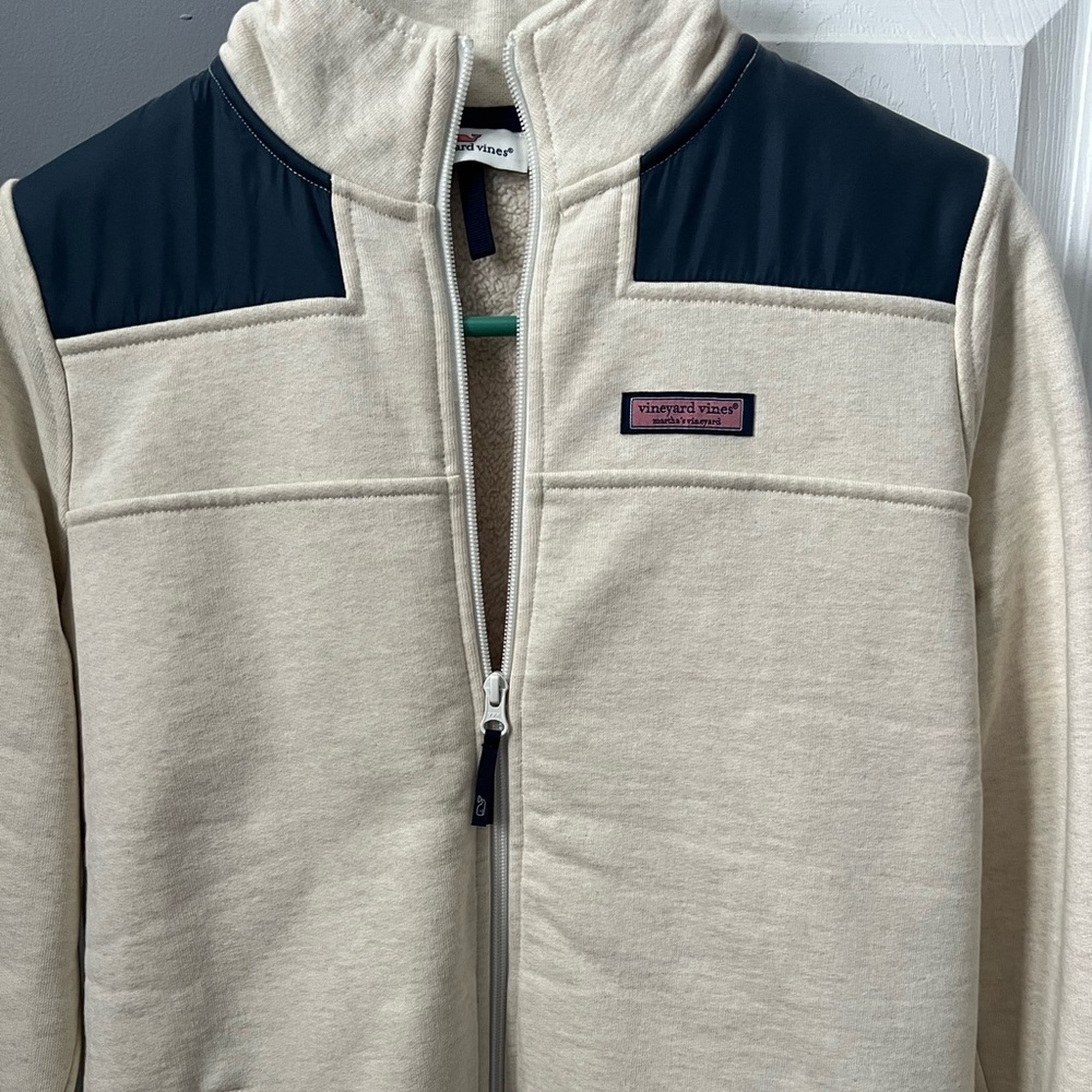 NWOT Vineyard Vines Women’s Cream Jacket with Navy Panels and Sherpa inside